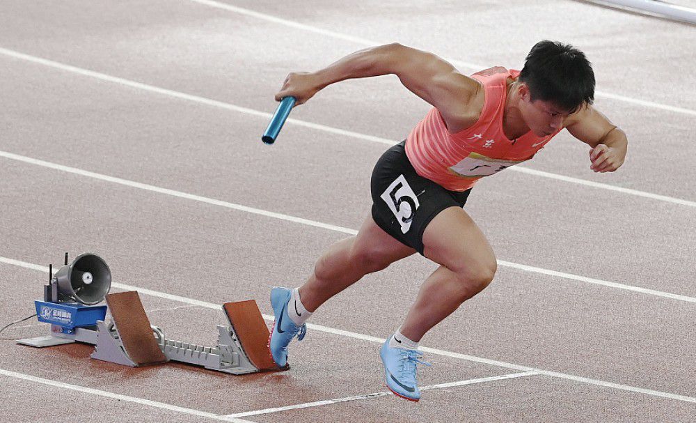 饱受过监狱之灾的程风受尽挫折、侮辱，九死平生，用生命保卫李小龙真工夫并成功打进了纸醉金迷的上流社会。一夜成名的程风豪侈骄横、傲慢自豪，掉往了最爱，迷掉了自我。美国工夫之王彼得的呈现，让程风的“上流社会豪华糊口”从此走向风声鹤唳、落井下石，更致命的是……